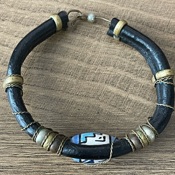 Vintage Artisan Boho Bracelet Blue White Ceramic Bead Brass Wire Leather Cuff - Picture 5 of 5